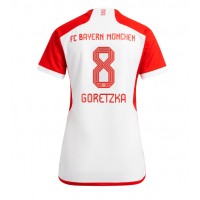 Fotballdrakt Dame Bayern Munich Leon Goretzka #8 Hjemmedrakt 2023-24 Kortermet